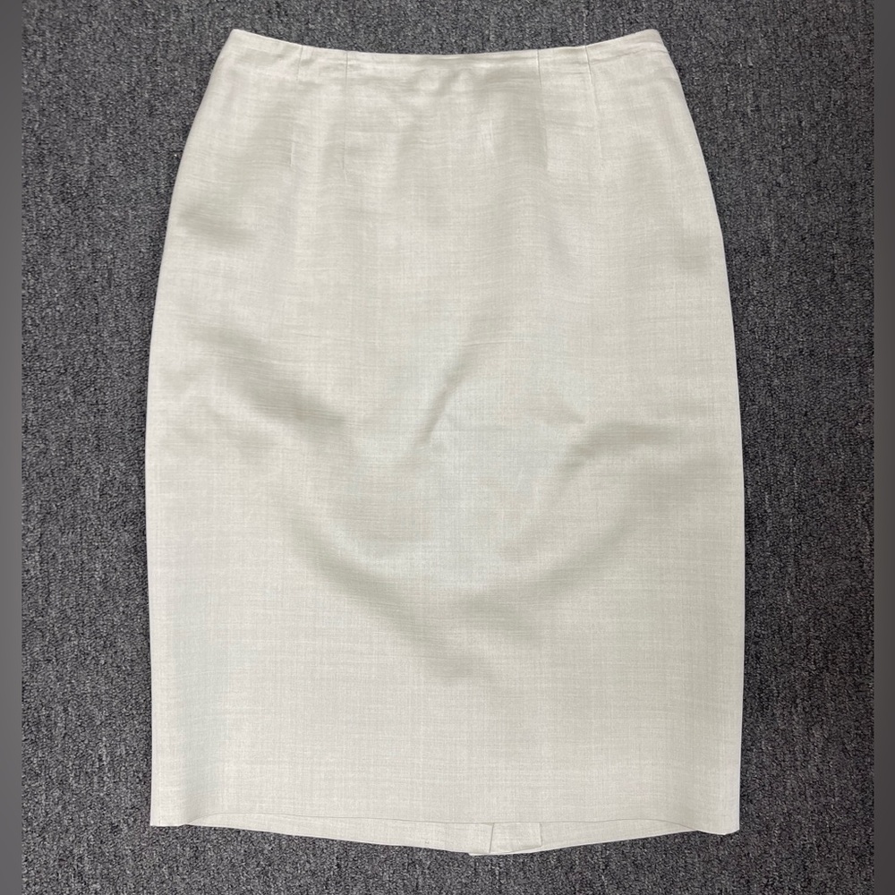 WOMEN’S SKIRT IN GRAY. ELLEN TRACY SKIRT. EXCELLENT CONDITION